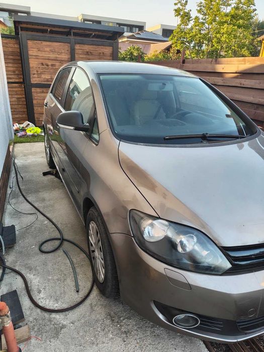 Vând Volkswagen Golf 6 Plus, an de fabricație 2009, motorizare 1.6 benzină.166.000