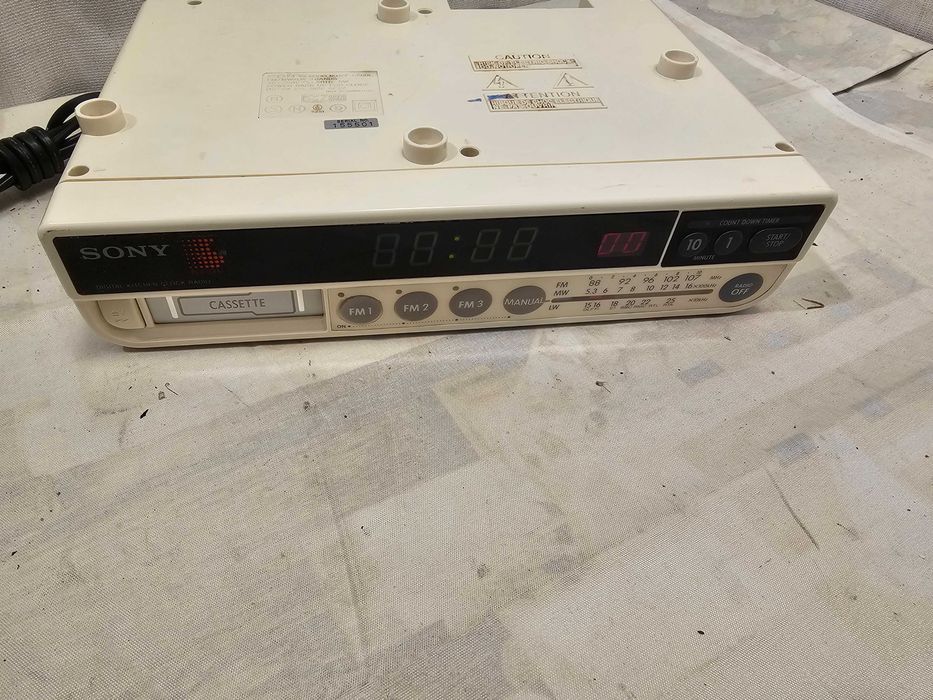 Tuner Sony ICF-C560L defect dezmembrez nu se aude