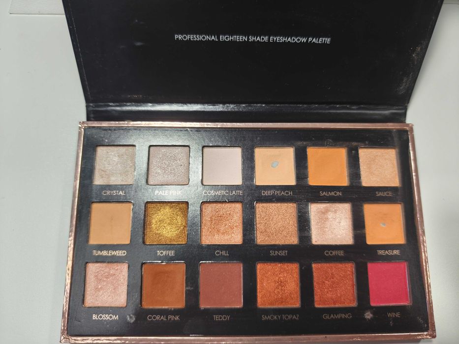 Палитри за грим за лична и професионална употреба