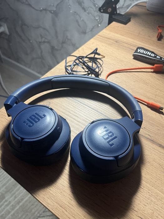 JBL Tune 720BT