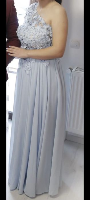 Vand costum de ocazie si rochie de ocazie