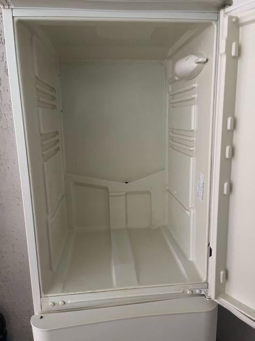 Холодильник Indesit