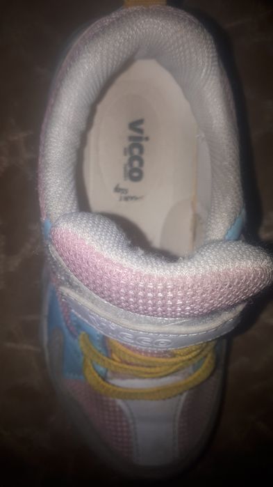 Кроссовки для девочки