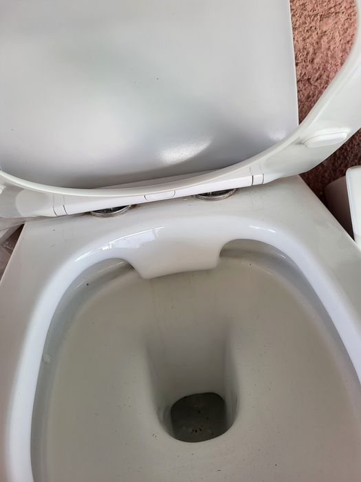 Продаю хороший унитаз