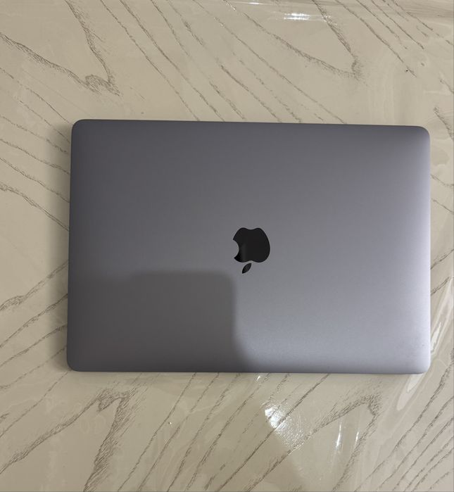 MacBook Air 13 (2020) / i3 / 8GB / 256GB / полный комплект!
