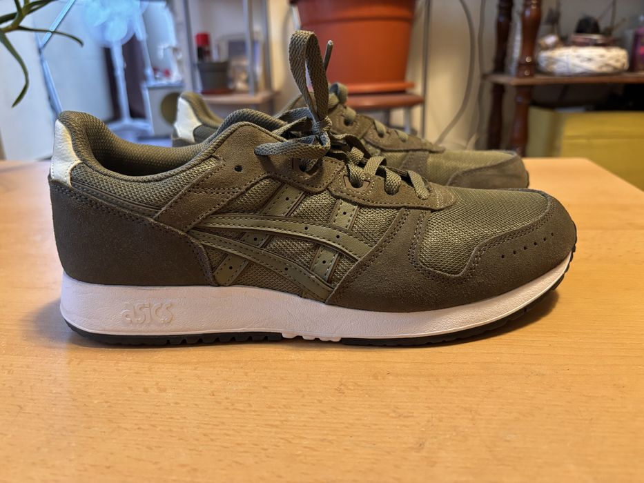 Adidasi ASICS !!