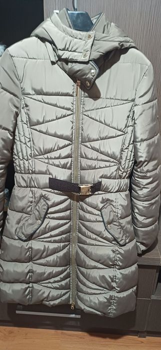 Vand geaca femei marimea M stare foarte buna culoare crem/ metalic