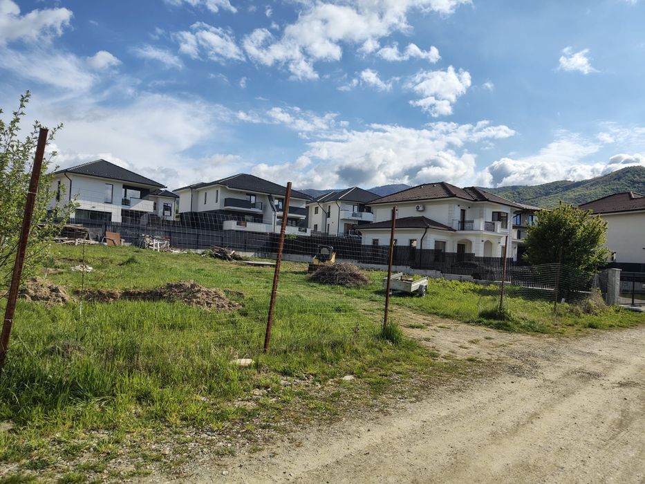 Teren Intravilan 720 mp – Cisnadie-utilitati la poarta