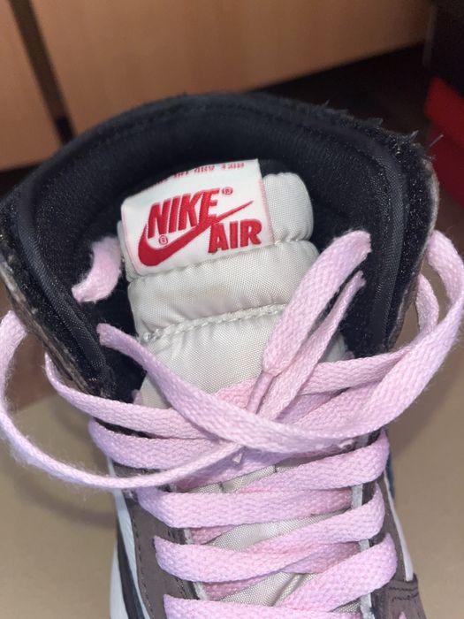 Nike air Jordan 1 Travis Scott reverse swoosh