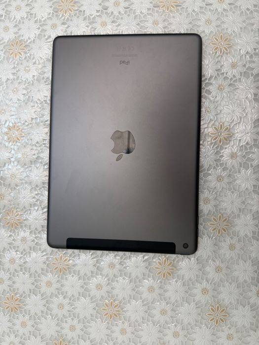 iPad 8 128GB Wi-Fi + Cellular