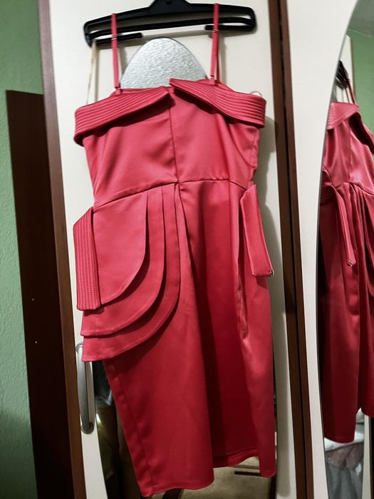 Официална рокля.