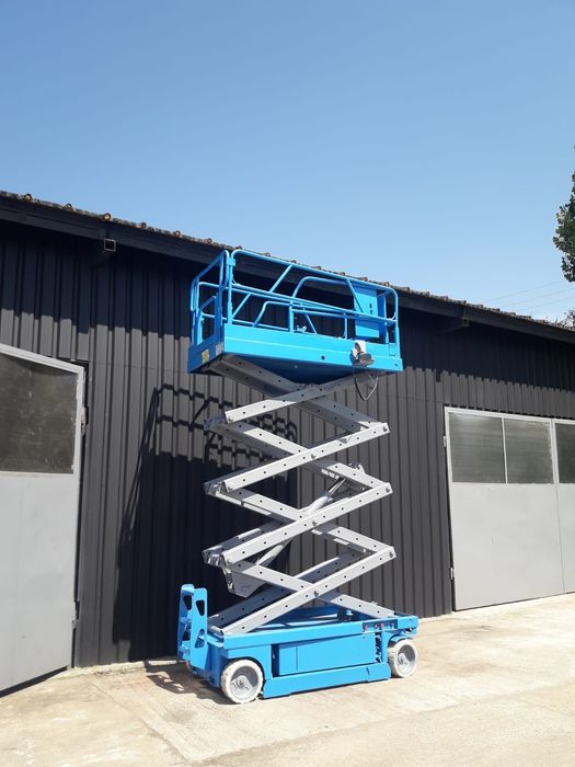Nacela electrica de vanzare 12m, an 2010, second hand, 5600 euro, 4 bucati disponibile, platforma de lucru la inaltime