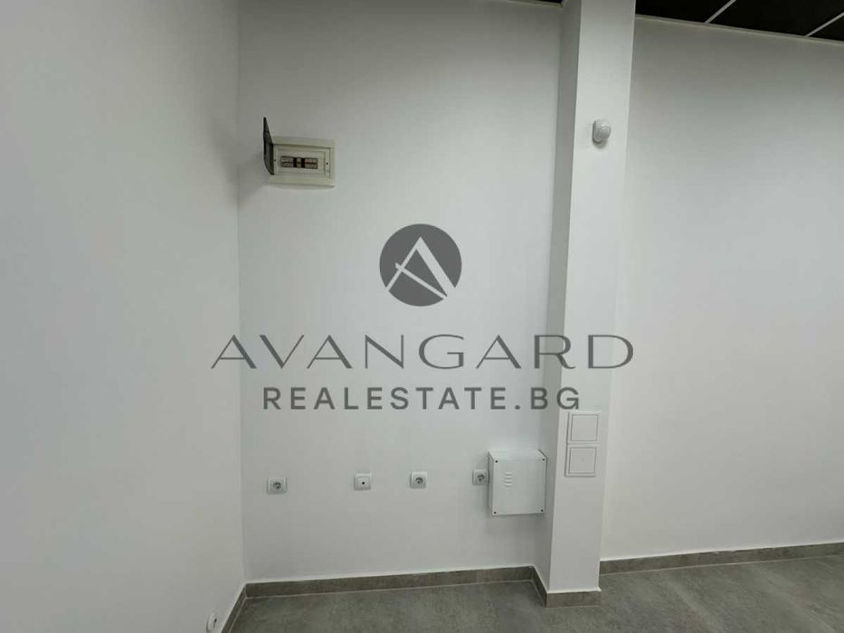 Продава се Магазин в Пловдив, Кършияка - 45 кв.м за 2018 €/кв.м - Снимка #2