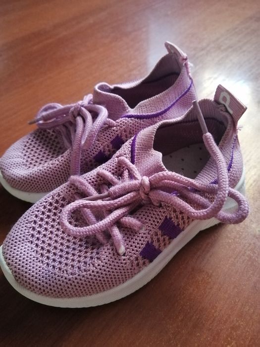 Кроссовки детские продам