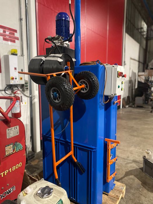 Presă compactare 3.5 tone