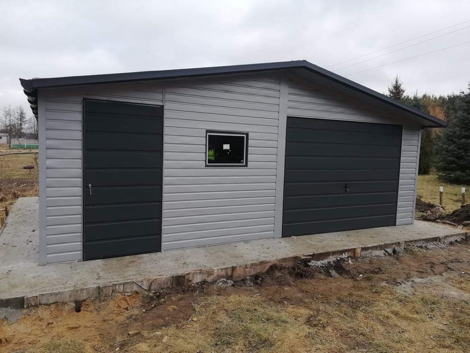 Executam garaje metalice cu panouri sandwich