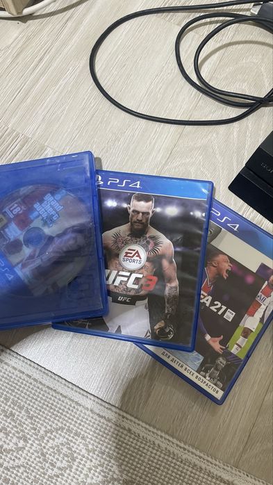 СРОЧНО продам пс4 с играми и джостиками
