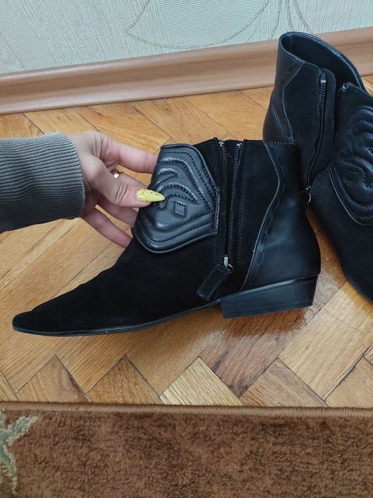 Дамски боти остри на Zara