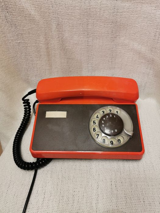 Телефон из СССР. Оранжевый.