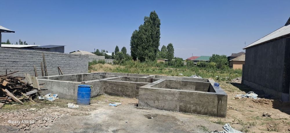 Куйлик катта бозор оркасида авангард  бойкургон  2 сутих срошни сотила