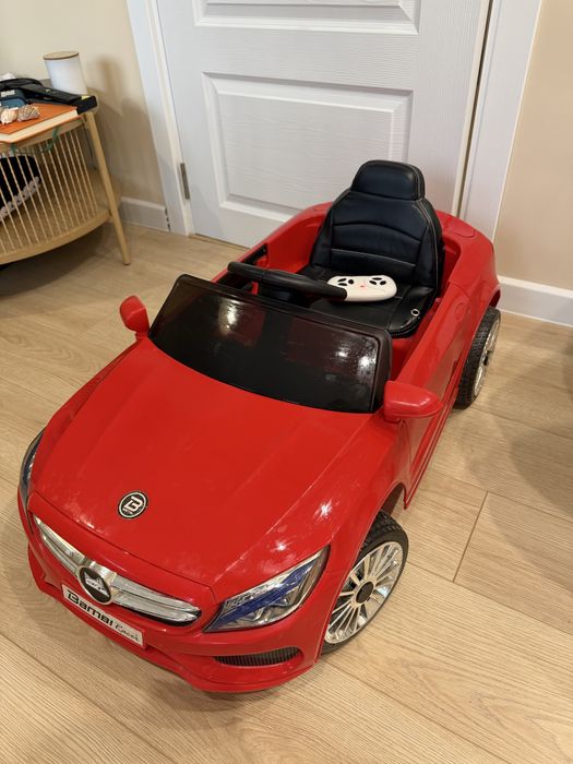 Детска електрическа кола на акумулатор