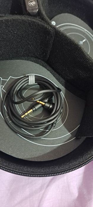 Sony WH-1000XM3 — безжични слушалки с активно шумопотискане (черни)