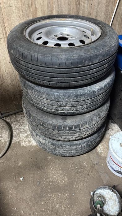 Летние шины на штампах в хорошем состоянии 175/65/14
