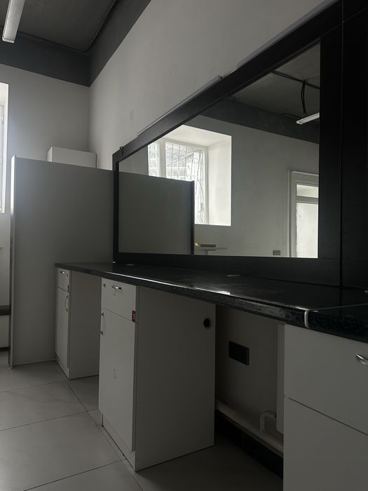 Продам  парикмахерский зеркало, тумба