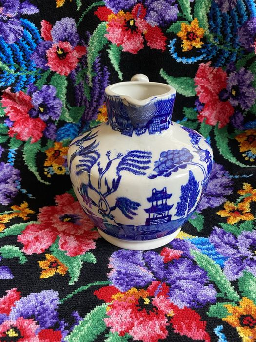 Антикварный кувшин