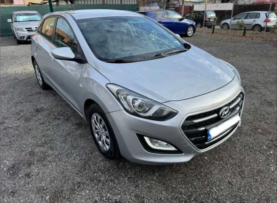 Кола под наем София – Hyundai i30 – Автоматик – Комфортен и икономичен