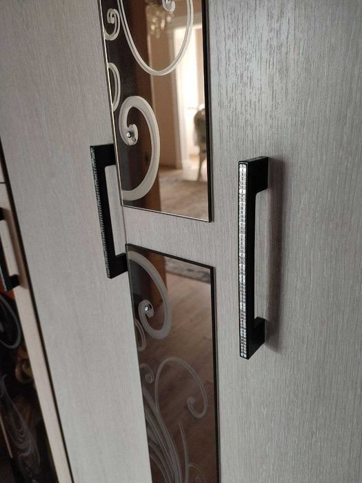 Продам плательно-вещевой шкаф