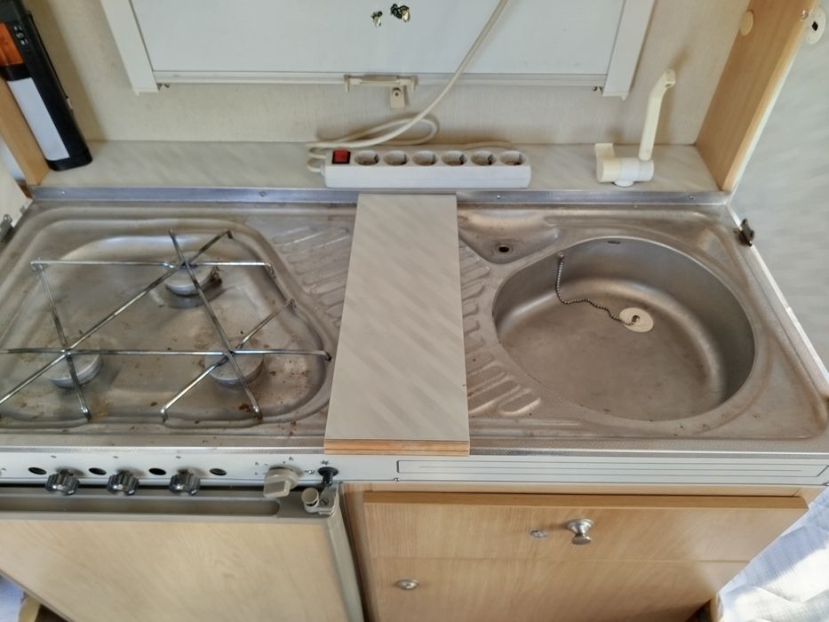 Продавам Каравана  Шато