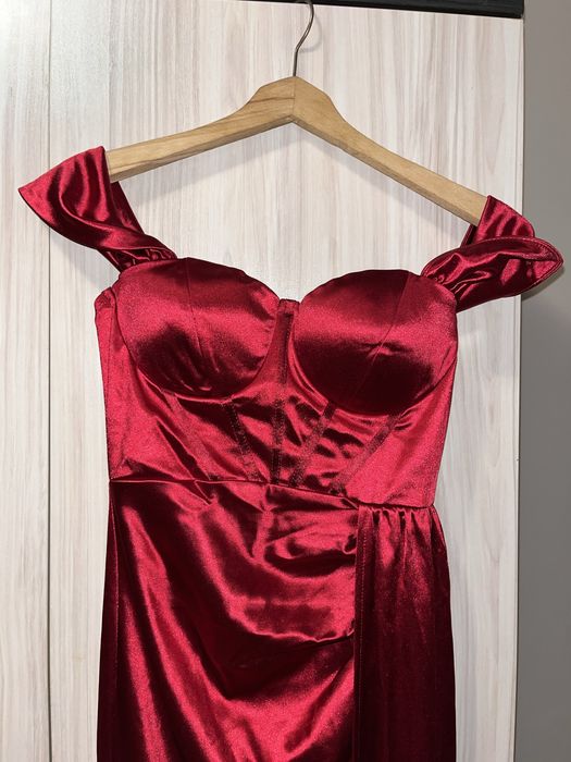 Червена Официална сатенена  рокля