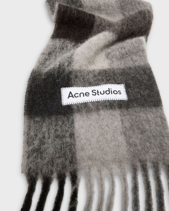 Acne Studios Scarf / Шал