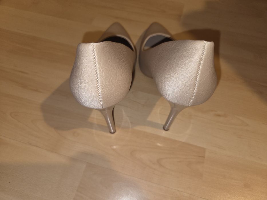 Красиви Дамски Бежови Токчета
