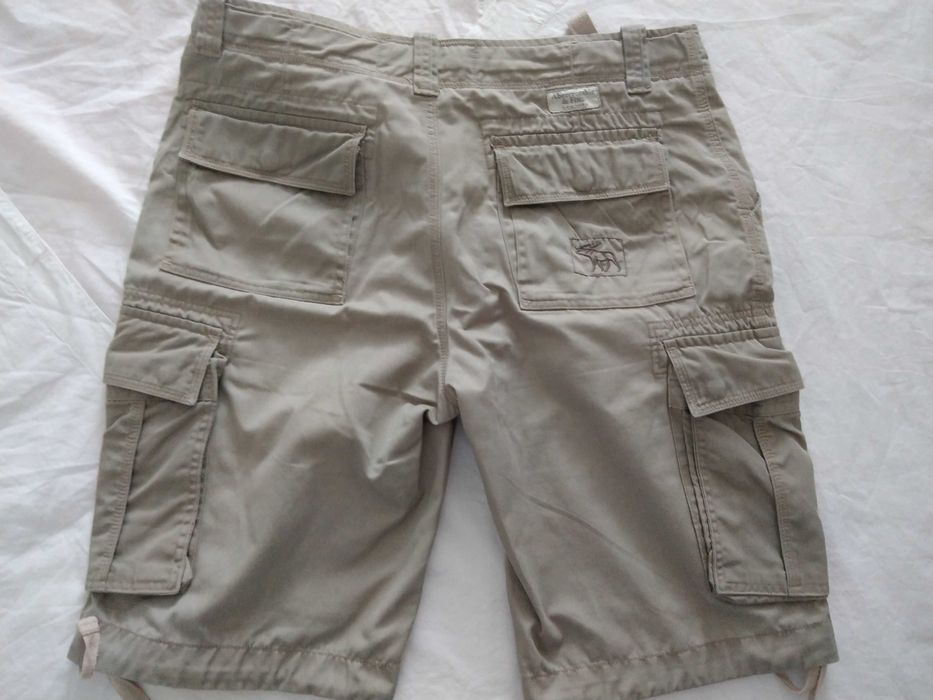 Pantaloni scurți Abercrombie Fitch, marimea 34, cu buzunare exterioare