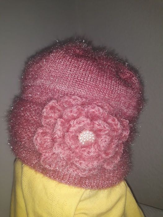 Caciula roz cu blana