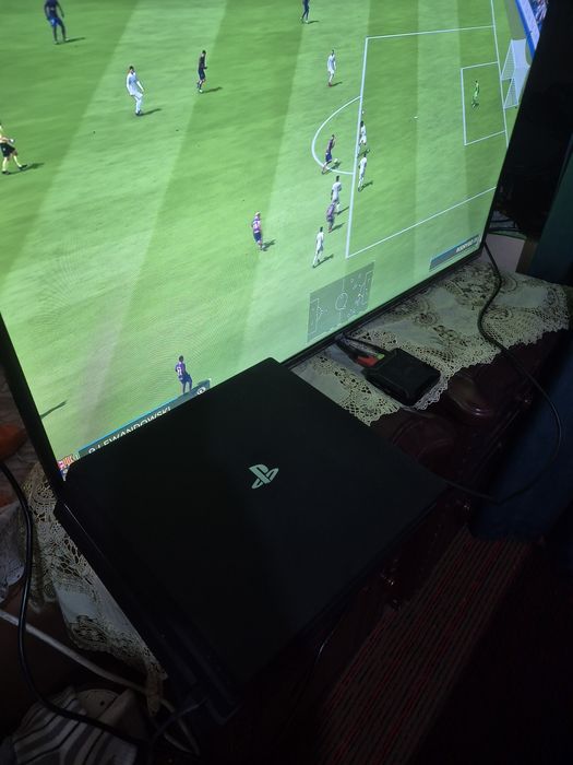 Srochno Sony PlayStation 4 Pro sotiladi