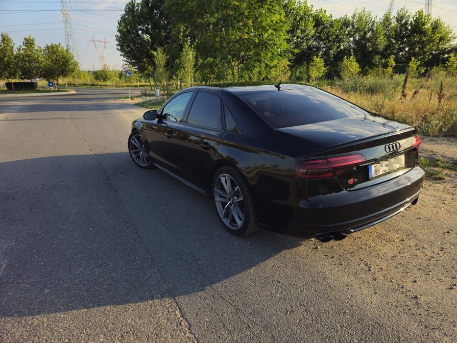 Audi S8 Plus Carbon Ceramic Alcantara