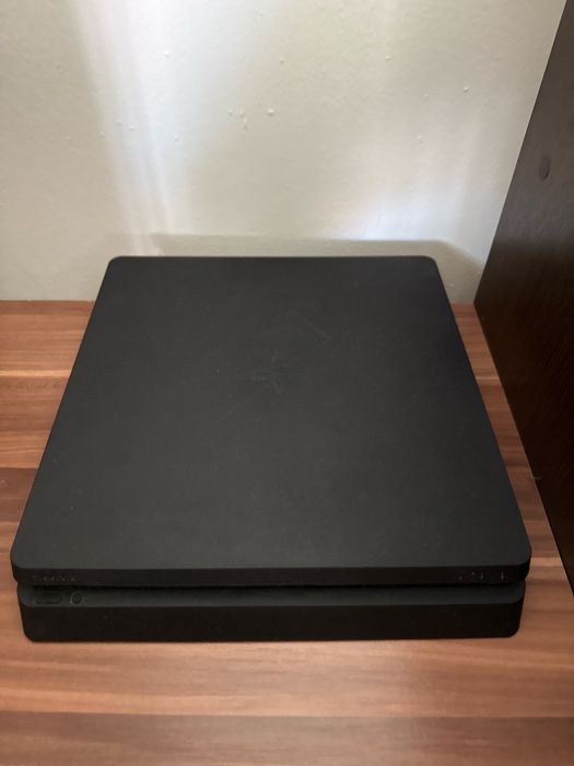 Playstation 4 la pachet cu 2 joystick uri+volan+ pedale+20 jocuri