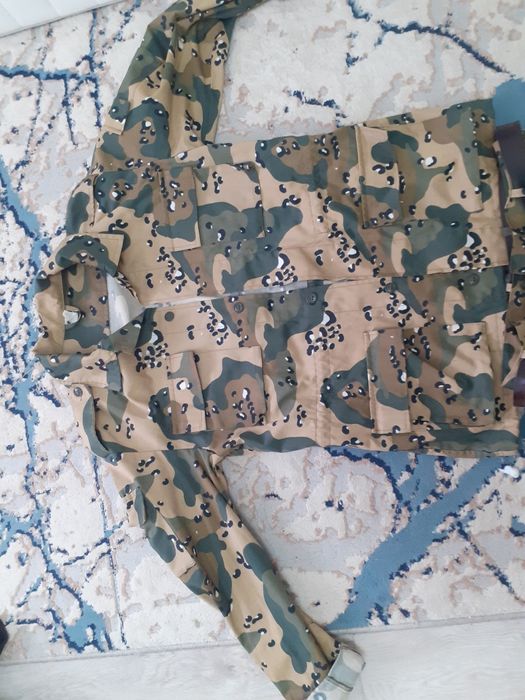 Камуфляж костюм новый.