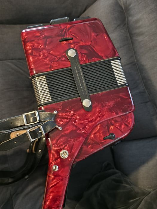 Weltmeister Meteor, 80 bași, în stare excelentă, aproape ca nou.