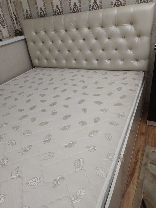 Srochna spalni mebel sotiladi.