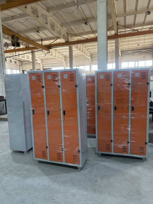 металлический шкаф