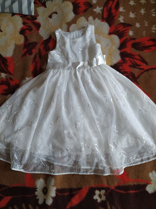Платье на девочку на 5-6 лет
