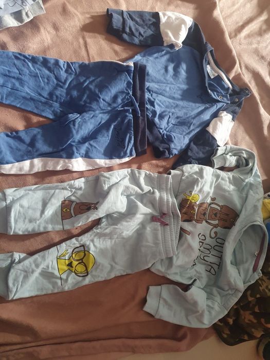 Vând compleuri  mărimea 62, 86 ,și 92