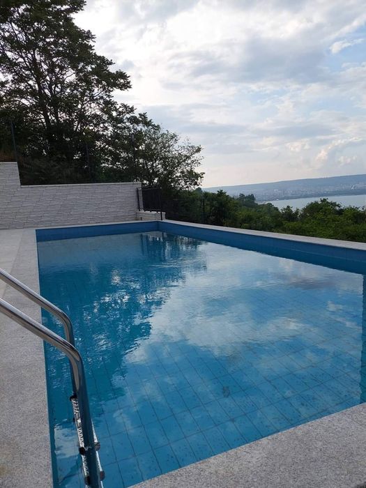 Дава се под наем Двустаен апартамент в Варна, Галата - 60 кв.м за 459 € - Снимка #1