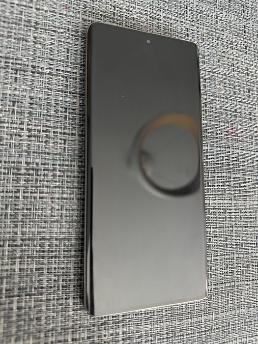 Продам Realme GT6 12/256