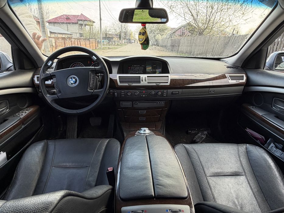 Bmw 735i Masina este impecabila