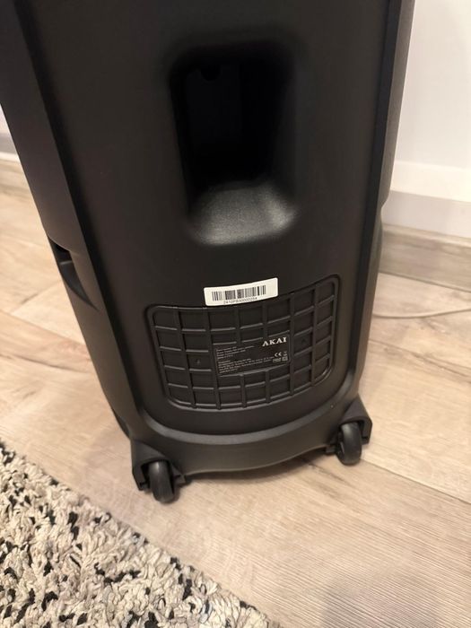 Vând boxa aproape noua